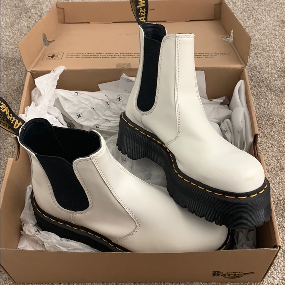 COPY - Dr. Martens PERFECT CONDITION WILLING TO L…